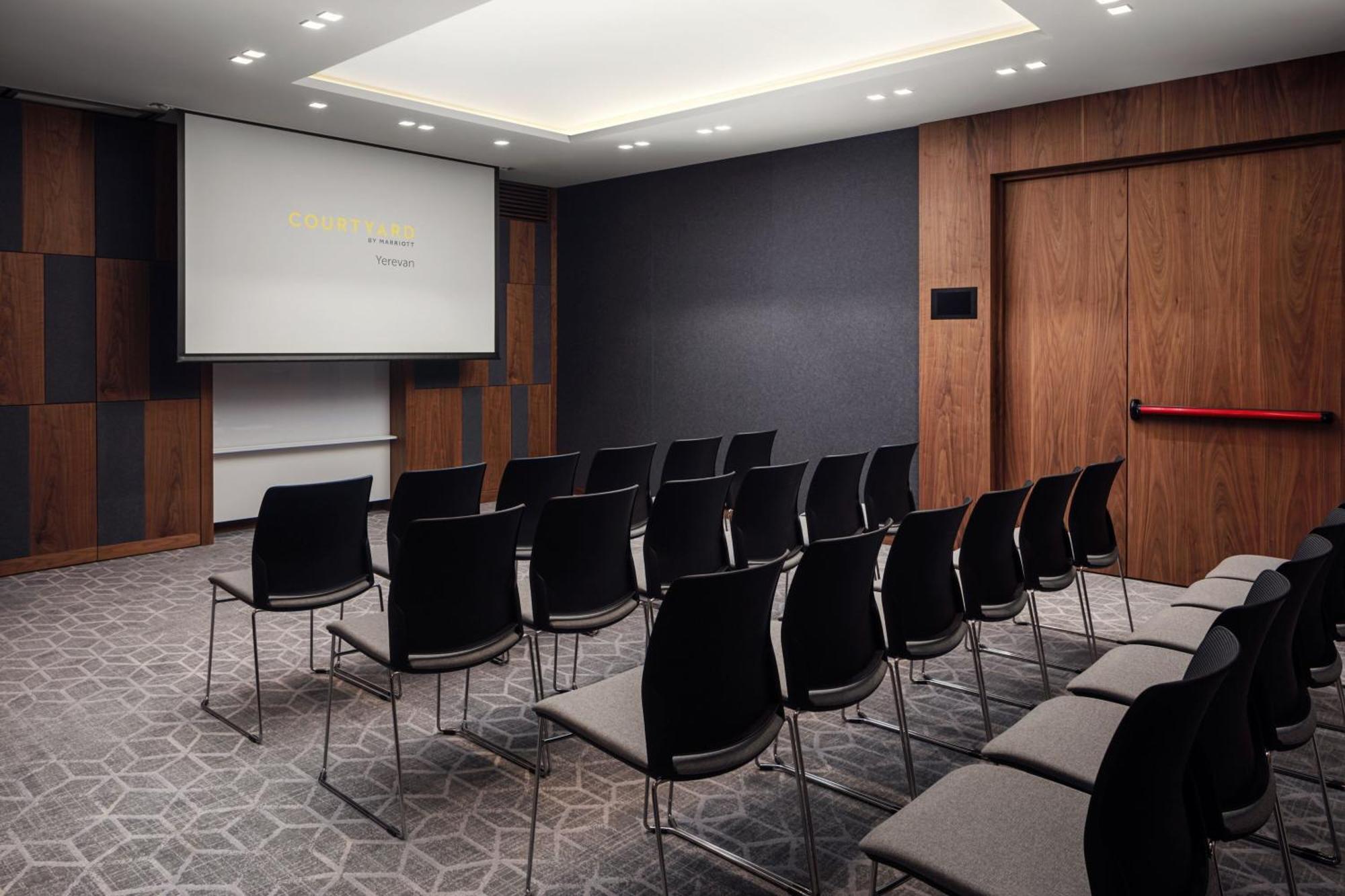 Courtyard By Marriott 4* Yerevan